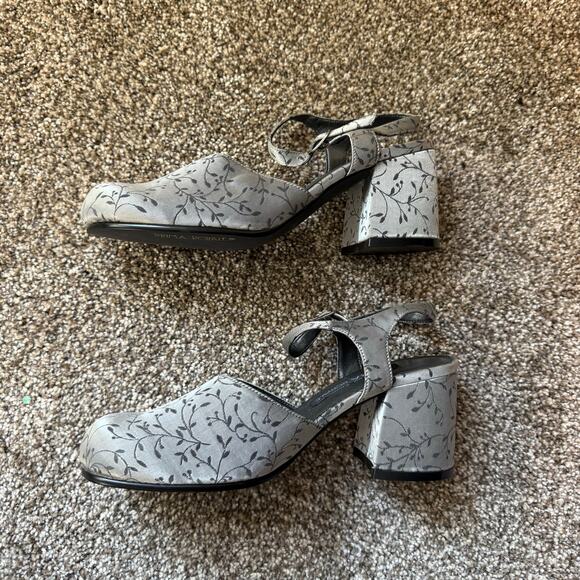 Vintage Y2K 90’s Grey Silver Low Heels With Vines Formal Ankle Buckle Round Toe - Picture 6 of 8